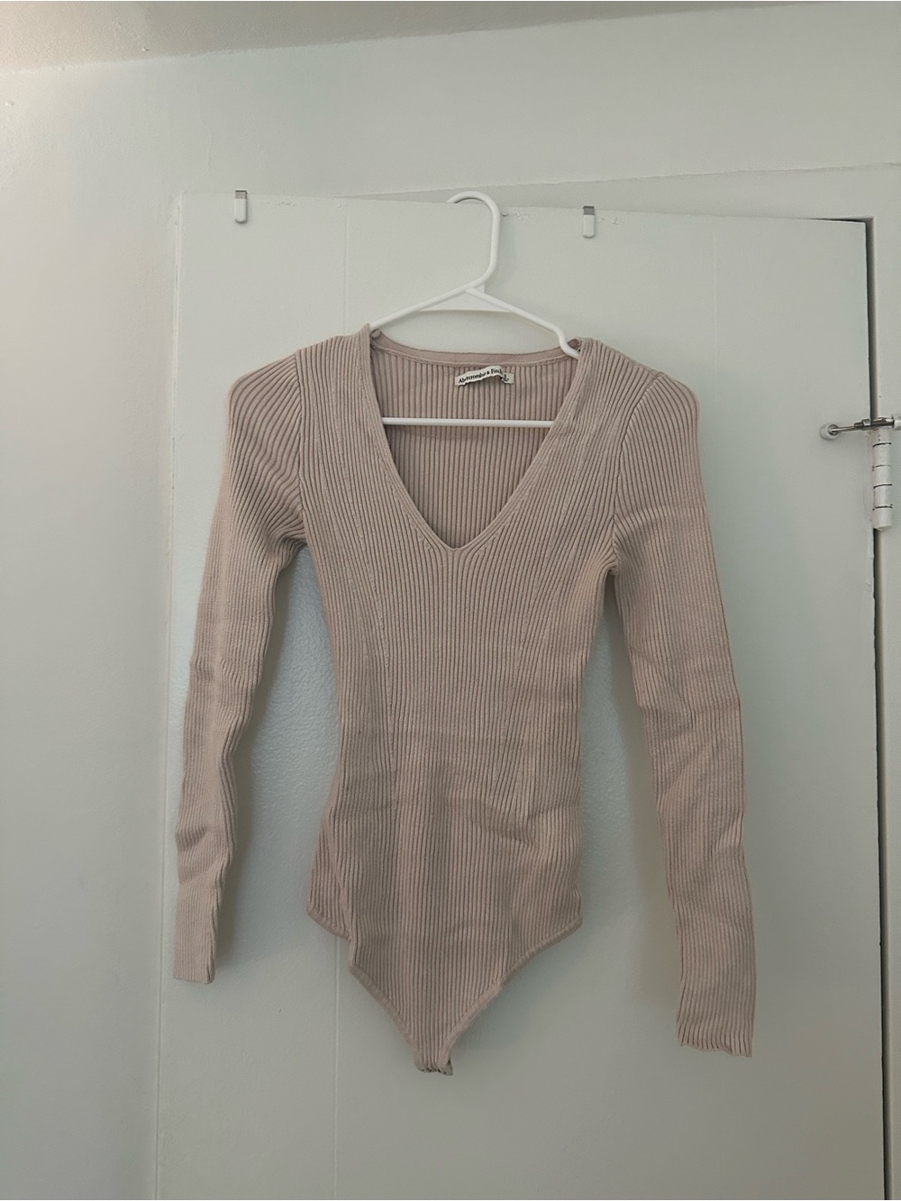 Abercrombie & Fitch Ribbed V-Neck Long Sleeve Bodysuit